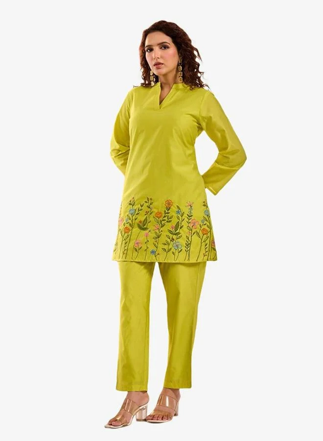 ملائم طقم لينين أخضر ليموني مطرز